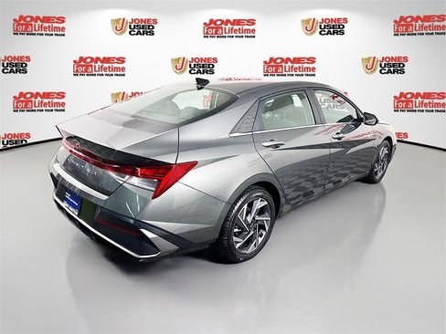 Used 2025 Hyundai Elantra SEL image 18