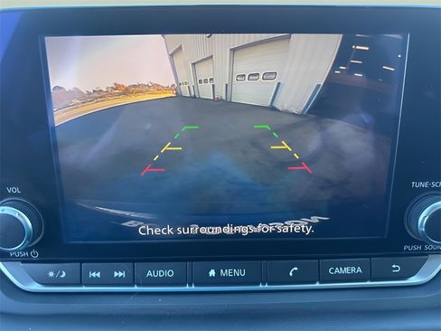 Used 2023 Nissan Rogue S image 27