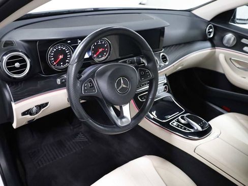 Used 2017 Mercedes-Benz E 300 4MATIC image 4