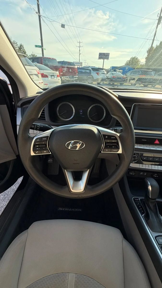 Used 2019 Hyundai Sonata SE w/ Cargo Package FWD image 11