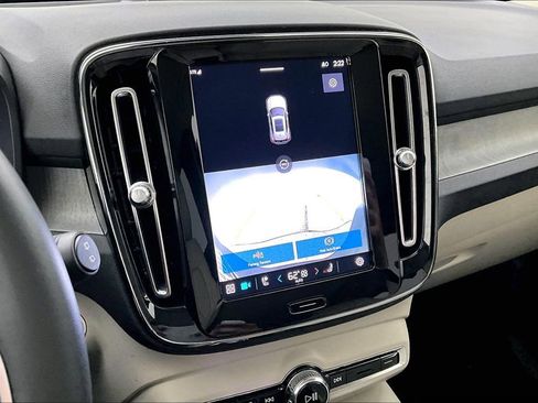Used 2023 Volvo XC40 B5 Plus image 30