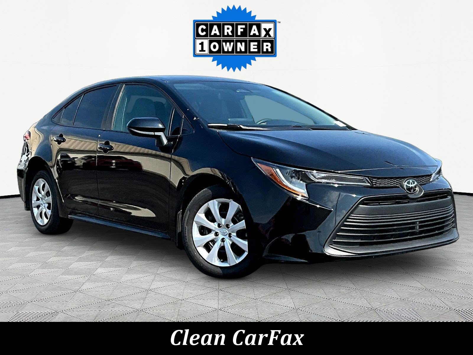 Used 2025 Toyota Corolla LE FWD image 3