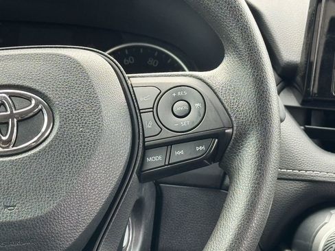 Used 2022 Toyota RAV4 LE image 5