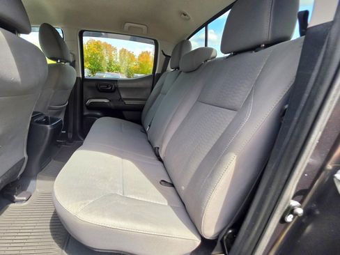 Used 2017 Toyota Tacoma SR5 w/ Tow Package AWD/4WD image 14