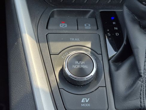 Used 2025 Toyota RAV4 LE image 24