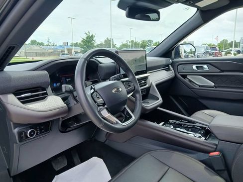 Used 2025 Ford Explorer Platinum w/ LUX Leather Package AWD/4WD image 9
