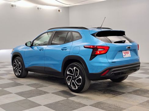 Used 2025 Chevrolet Trax RS w/ Sunroof Package image 9
