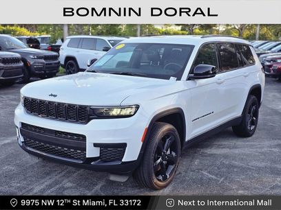 Used 2025 Jeep Grand Cherokee Limited w/ Black Appearance Package