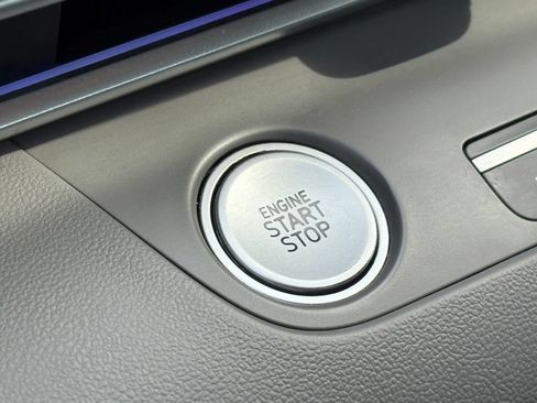 Used 2024 Hyundai Elantra SEL FWD image 13