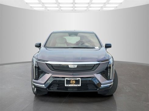 New 2026 Cadillac Optiq Luxury 1 image 2