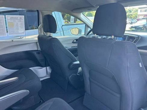 Certified 2020 Chrysler Pacifica Touring FWD image 37