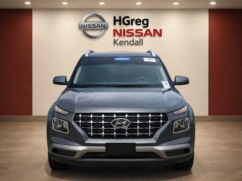 Used 2025 Hyundai Venue SEL FWD image 5
