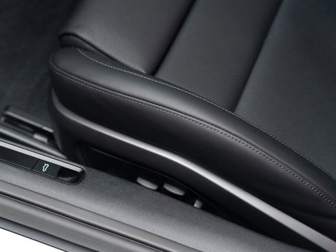 Certified 2025 Porsche 911 Carrera image 15