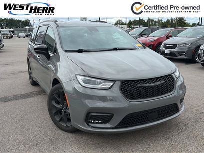 Used 2025 Chrysler Pacifica Limited