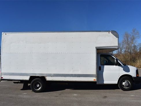 Used 2015 Chevrolet Express 3500 Extended image 2