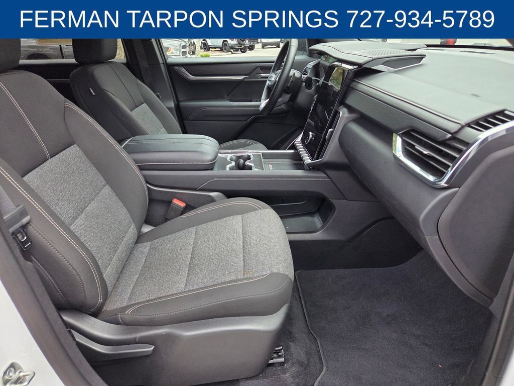 Used 2025 GMC Acadia Elevation FWD image 17