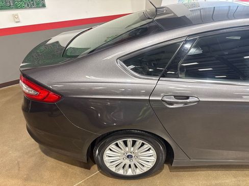 Used 2016 Ford Fusion SE image 32