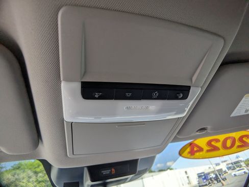Used 2024 Nissan Rogue S FWD image 18