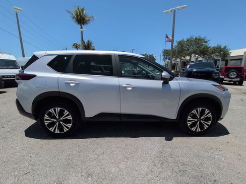 Used 2023 Nissan Rogue SV FWD image 4