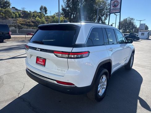 Certified 2024 Jeep Grand Cherokee Laredo w/ Luxury Tech Group I image 8