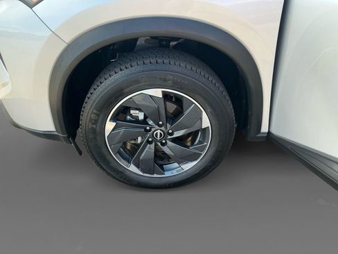 Used 2024 Nissan Rogue SV AWD/4WD image 14