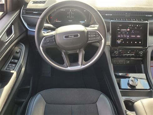 New 2024 Jeep Grand Cherokee L Altitude image 8