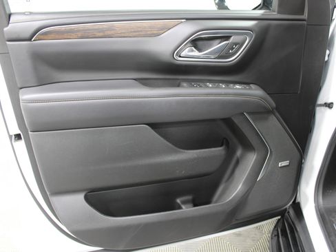 Used 2023 Chevrolet Suburban Premier image 6