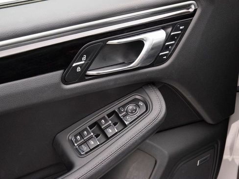 Used 2023 Porsche Macan S image 22