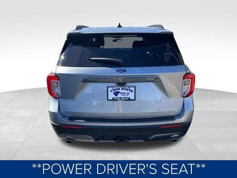 Used 2022 Ford Explorer XLT w/ Equipment Group 202A image 6