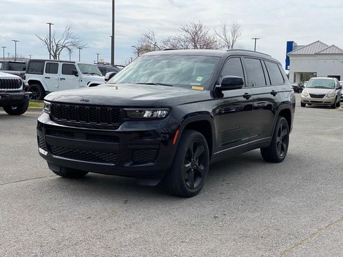 Used 2023 Jeep Grand Cherokee L Laredo image 3