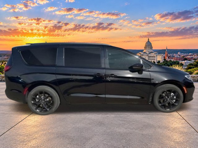 New 2026 Chrysler Pacifica Select w/ S Appearance Package AWD/4WD image 13