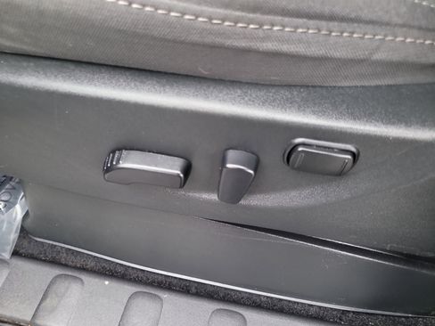 Used 2025 Nissan Frontier SV w/ SV Convenience Package image 19