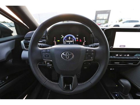 Used 2025 Toyota Camry SE w/ Convenience Package image 13