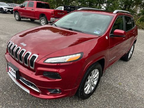 Used 2017 Jeep Cherokee Overland image 4