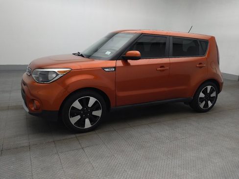 Used 2019 Kia Soul + image 2