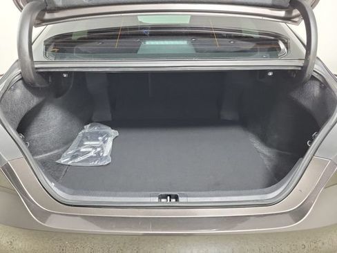 Used 2019 Toyota Camry XLE FWD image 10