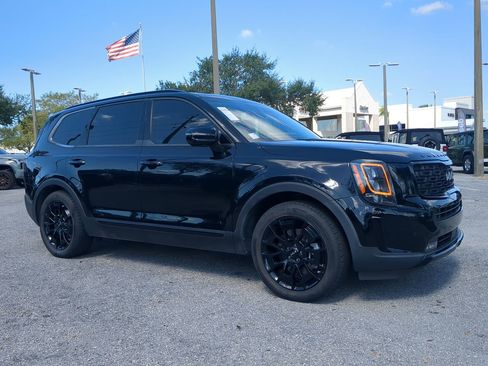 Used 2022 Kia Telluride SX w/ SX Prestige Package image 3