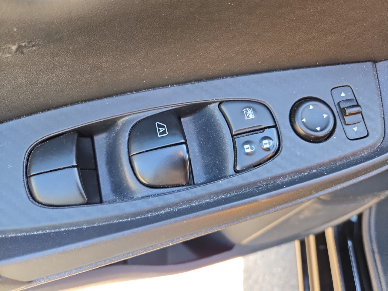 Used 2025 Nissan Sentra S FWD image 23