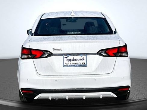 Used 2023 Nissan Versa SV FWD image 5