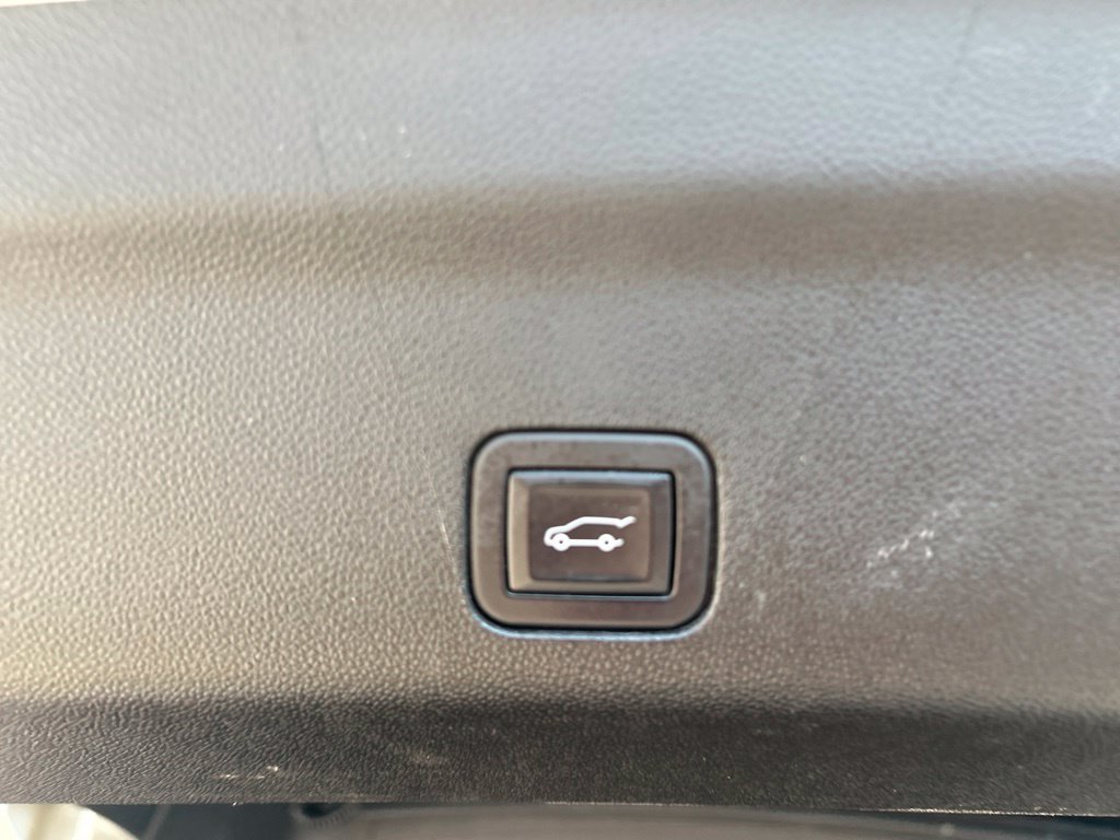 Used 2024 GMC Yukon XL Denali Ultimate AWD/4WD image 14