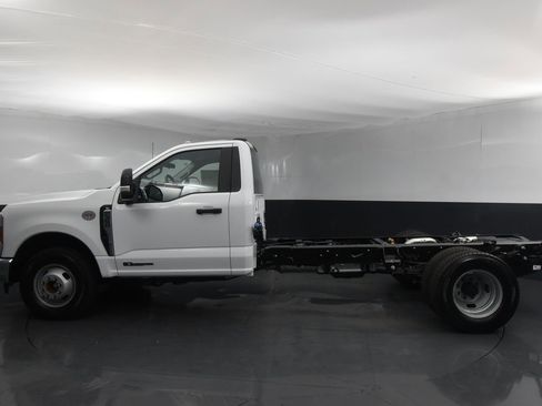 New 2024 Ford F350 XL w/ XL Chrome Package image 3