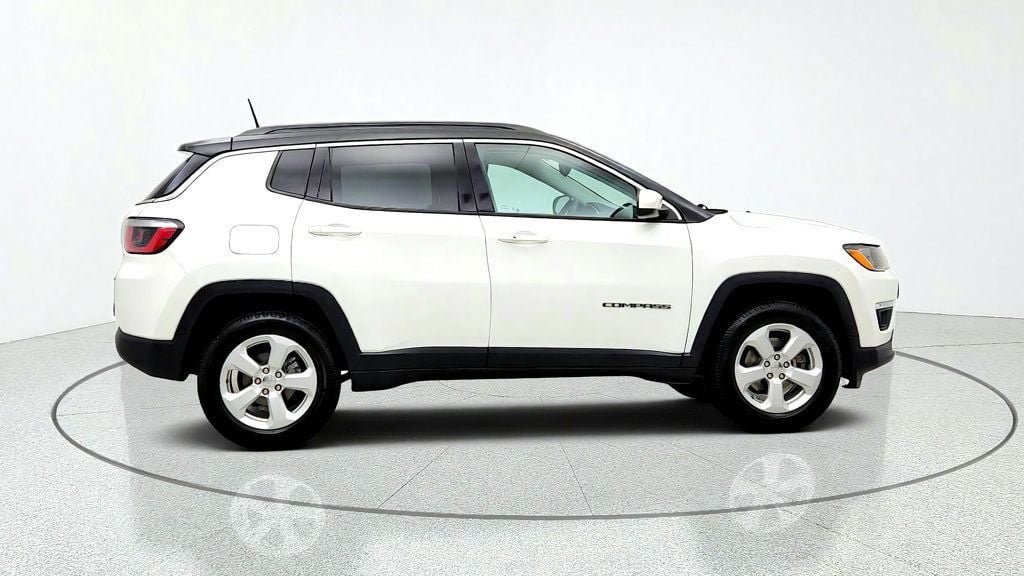 Used 2018 Jeep Compass Latitude AWD/4WD image 4