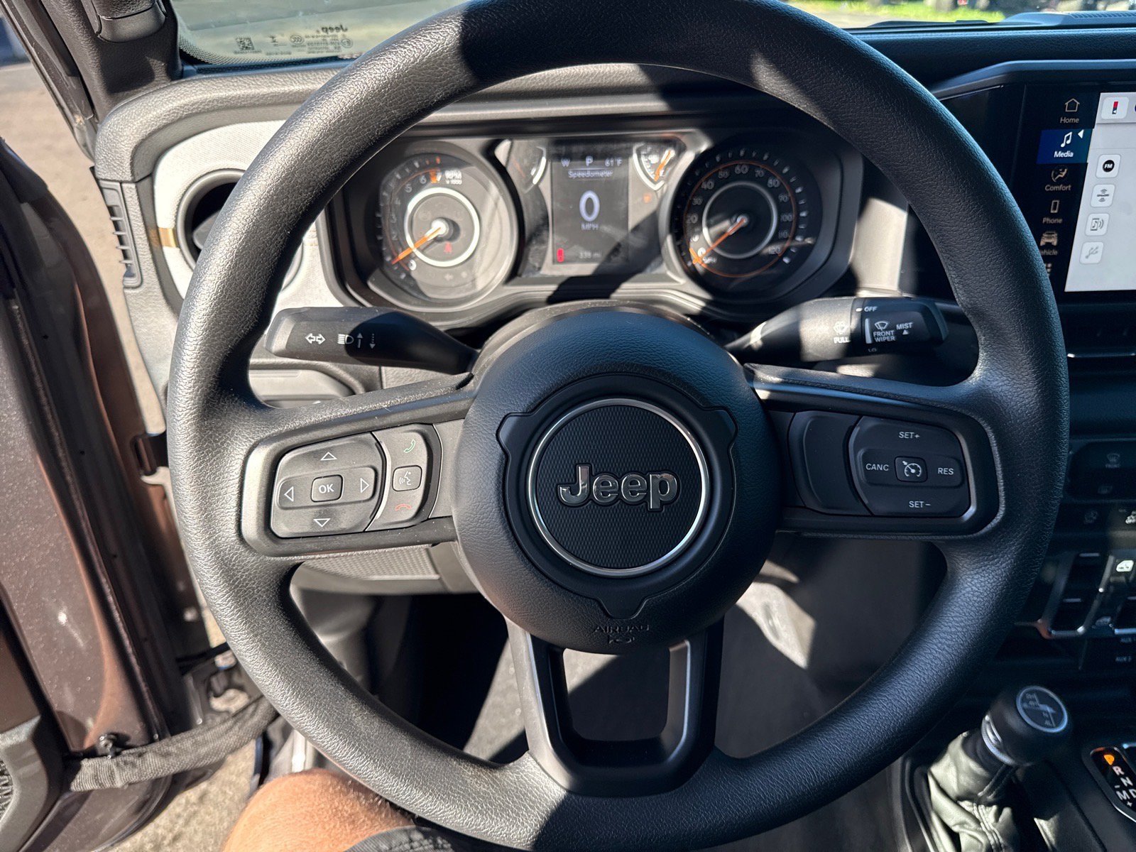 Used 2025 Jeep Gladiator Sport AWD/4WD image 10