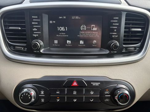 Used 2019 Kia Sorento LX image 15