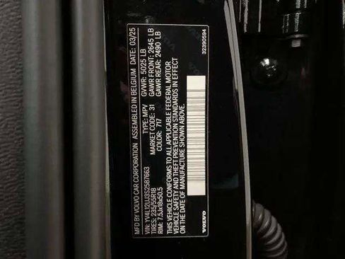 Used 2025 Volvo XC40 B5 Core image 89