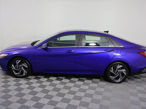 Used 2024 Hyundai Elantra Limited FWD image 5