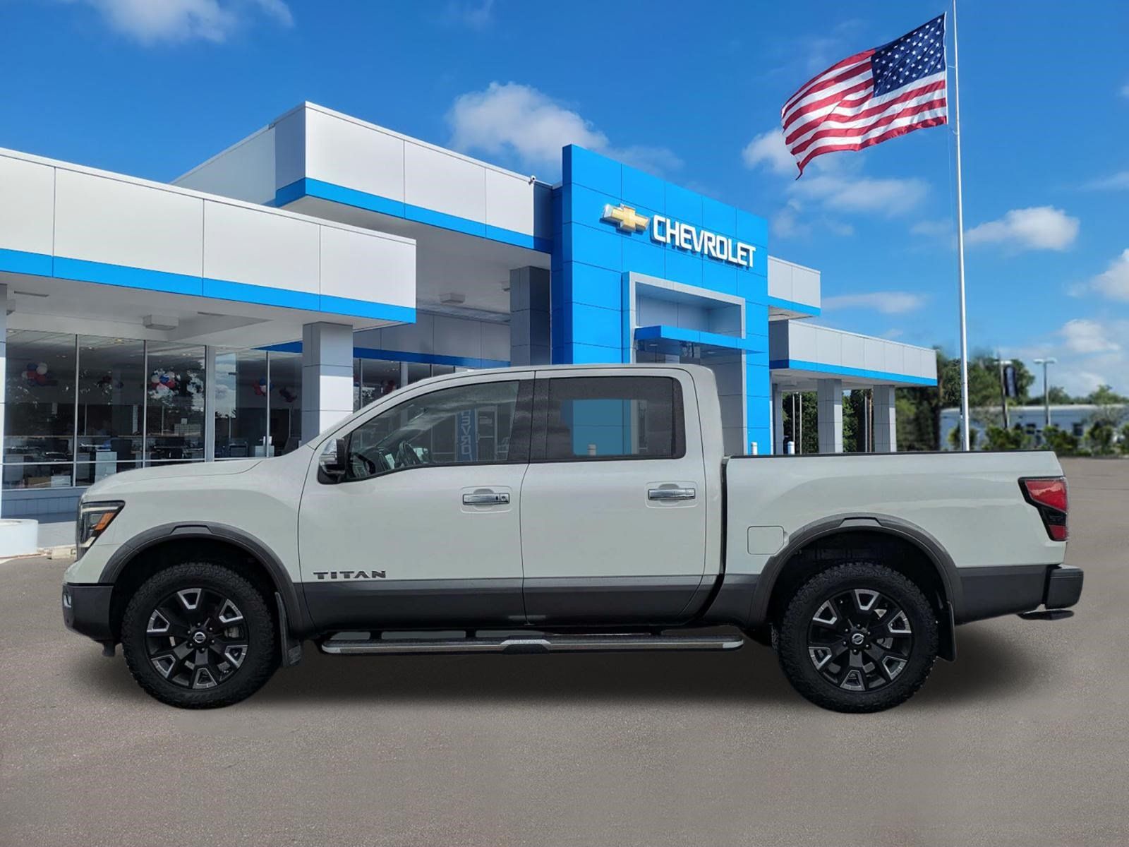 Used 2021 Nissan Titan Platinum Reserve w/ Moonroof Package AWD/4WD image 6