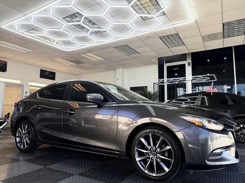 Used 2018 MAZDA MAZDA3 Touring FWD image 3