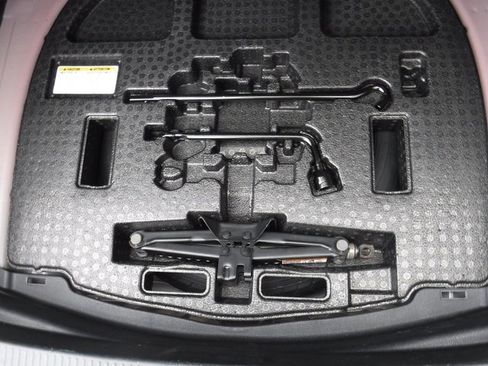 Used 2022 Toyota Camry XLE w/ Navigation Upgrade Package image 59