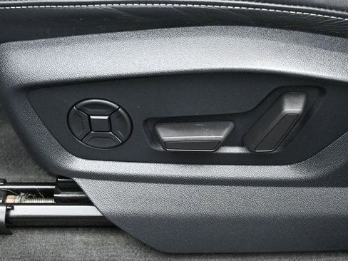 Used 2019 Audi Q8 Premium image 10